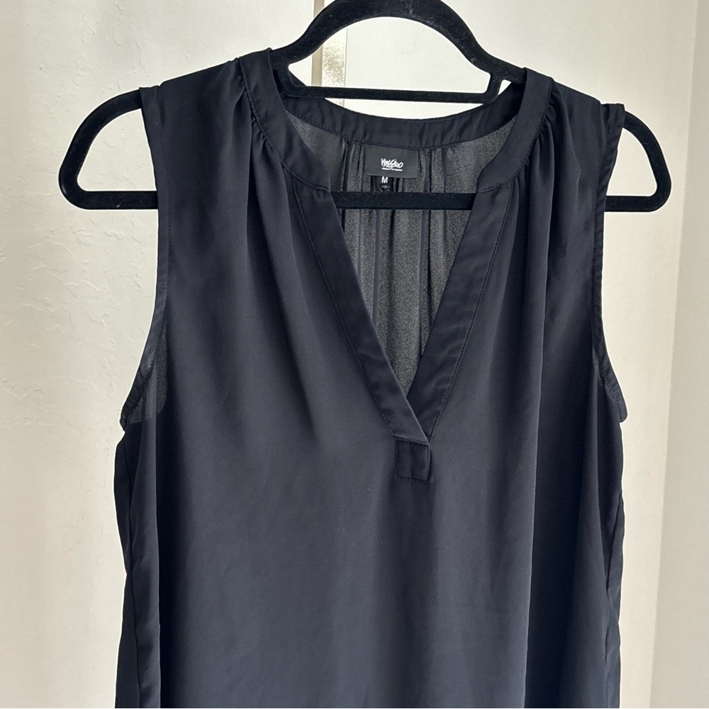 Mossimo Black Chiffon Rounded Hem Split V-neck Tank, Medium - Picture 2 of 7
